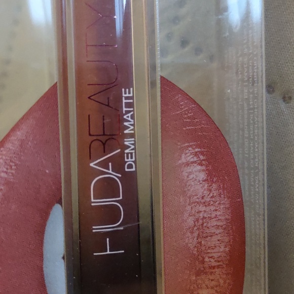 Makeup Bundle of 5 items - Picture 7 of 11